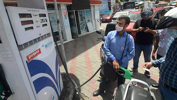 మీకు తెలుసా.. అక్కడ చేపలు కొంటే పెట్రోల్ ఫ్రీ 