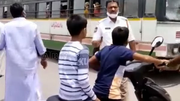 రోడ్డుపై స్కూటర్ రైడ్ చేస్తూ పట్టుబడ్డ మైనర్స్; వారి సమాధానాలకు షాక్ తిన్న పోలీసులు.. చివరకు ఏమైందంటే 