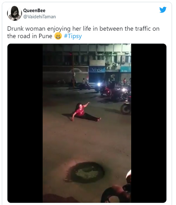 మద్యం తాగి రోడ్డుపై వీరంగం సృష్టించిన మహిళ; వీడియో