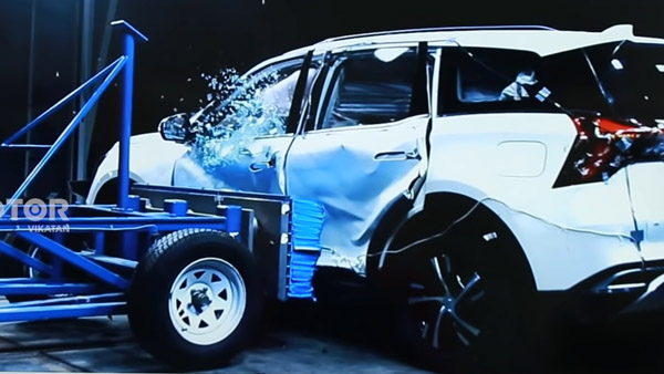 Mahindra XUV700 క్రాష్ అయితే ఎలా ఉంటుందో చూశారా..?