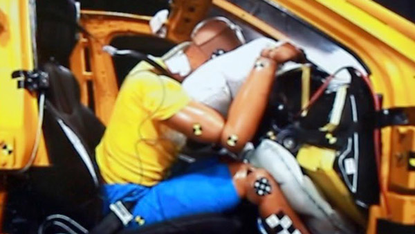 Mahindra XUV700 క్రాష్ అయితే ఎలా ఉంటుందో చూశారా..?