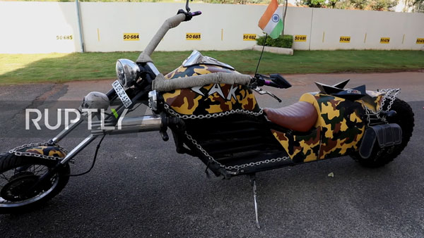 ఆర్‌టిఓ అధికారులు సీజ్ చేసిన ప్రపంచంలోనే అతి పొడవైన బైక్