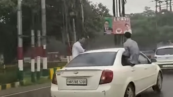 జోరువానలో ప్రమాదకరంగా కారులో ప్రయాణించిన యువకులు; రూ. 62,000 ఫైన్