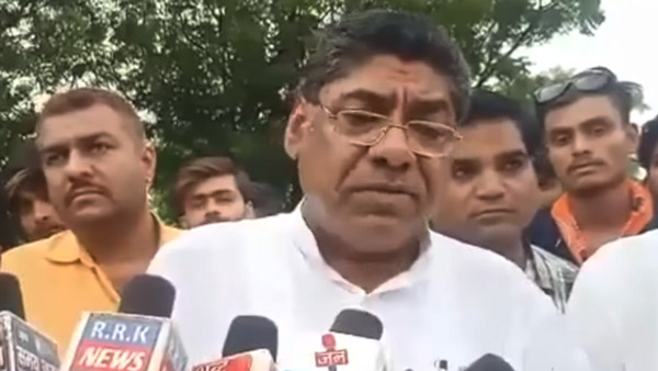 పెట్రోల్ తక్కువ ధరకు కావాలంటే ఆఫ్ఘనిస్తాన్‌ వెళ్ళండి; బిజెపి నాయకుని ఘాటు వ్యాఖ్యలు