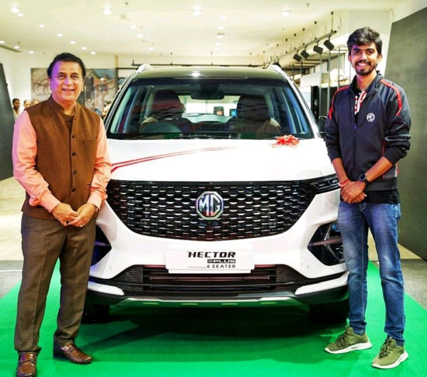 MG Hector Plus ఎస్‌యూవీని కొనుగోలు చేసిన సునీల్ గవాస్కర్