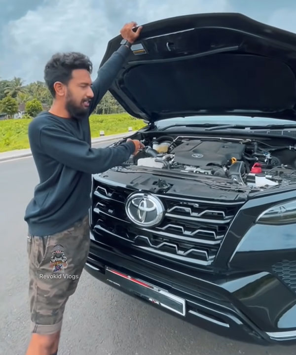 ఇది విన్నారా.. టయోటా ఫార్చ్యూనర్ ఎస్‌యూవీలో టాయిలెట్ [వీడియో]