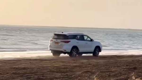బీచ్‌లో బోల్తాపడ్డ Toyota Fortuner; వీడియో వైరల్