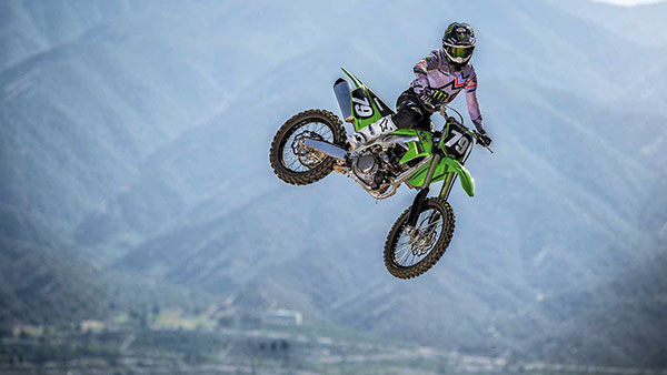 Kawasaki అడ్వెంచర్ ఆఫ్-రోడ్ బైక్స్ KX250 మరియు KX450 విడుదల