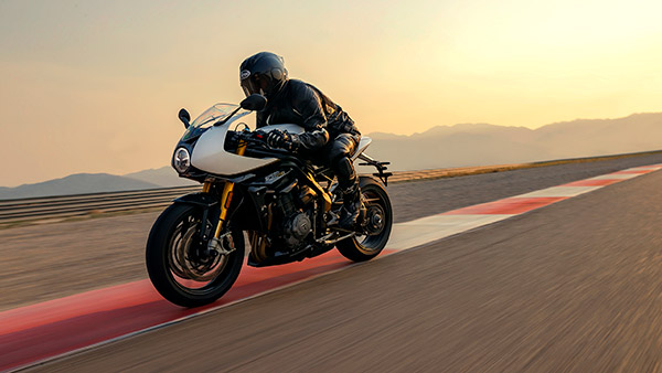 Speed Triple 1200 RR ఆవిష్కరించిన Triumph; డిజైన్ & వివరాలు