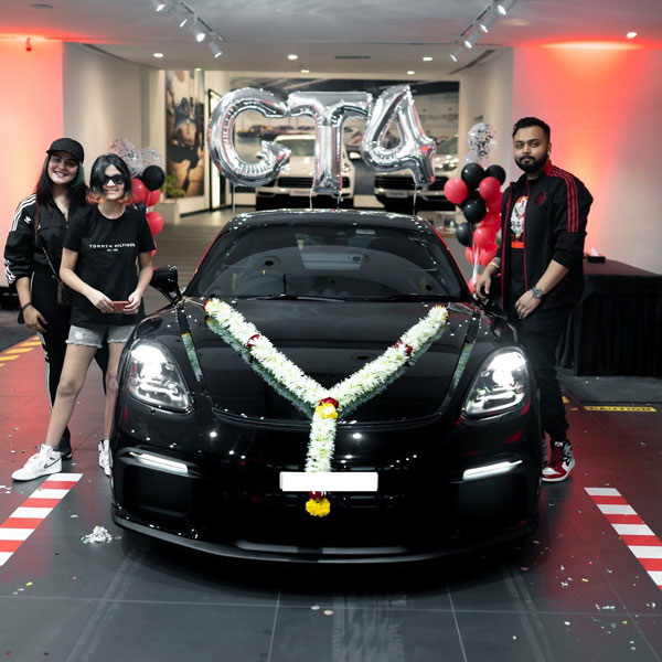 మరో లగ్జరీ కార్ కొనుగోలు చేసిన ఫ్యూజన్ జిమ్ యజమాని; ధర రూ. 1.63 కోట్లు 