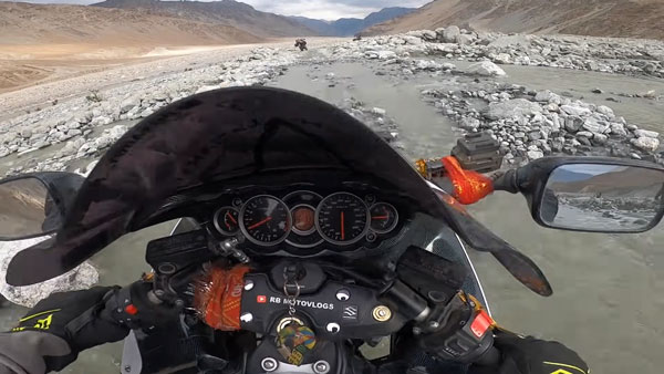 వామ్మో ఇంత రిస్కా..? బెంగుళూరు నుండి లడక్ వరకూ హయబుసా బైక్‌పై..