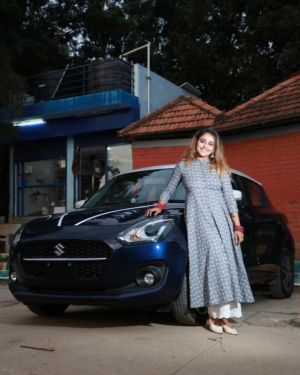 బిగ్‌బాస్‌ ఫేమ్ బ్యూటీ 'ధనుశ్రీ' కొత్త కార్.. చూసారా!!