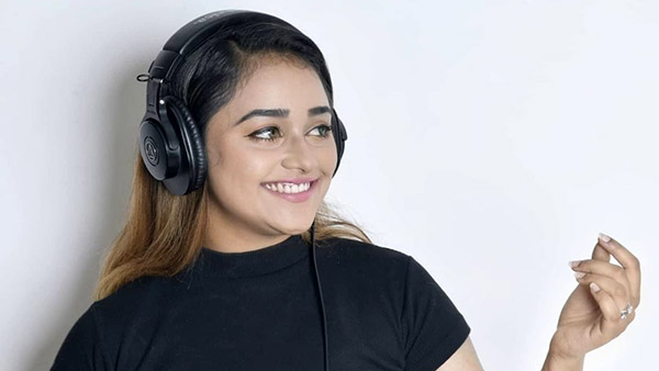 బిగ్‌బాస్‌ ఫేమ్ బ్యూటీ 'ధనుశ్రీ' కొత్త కార్.. చూసారా!!