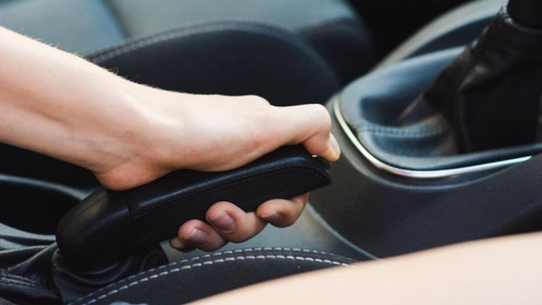 మీ కారులో హ్యాండ్‌బ్రేక్ చక్కగా పనిచేస్తుందా లేదో ఇలా చెక్ చేసుకోండి..