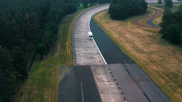 ఫుల్ ఛార్జ్‌పై 1099 కిలోమీటర్ల రేంజ్.. గిన్నిస్ వరల్డ్ రికార్డ్‌‌లో చోటు..