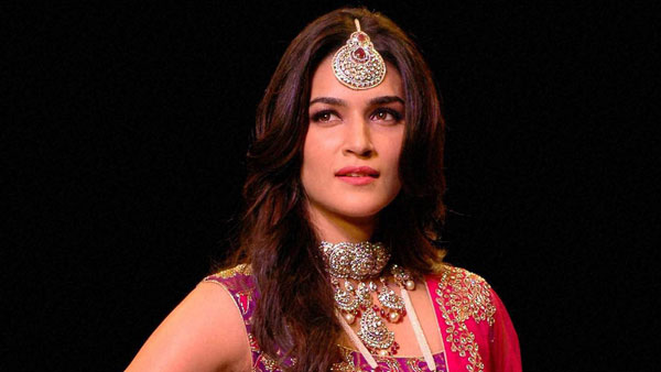 కొత్త లగ్జరీ కారు కొన్న కృతి సనన్; ధర రూ. 2.43 కోట్లు