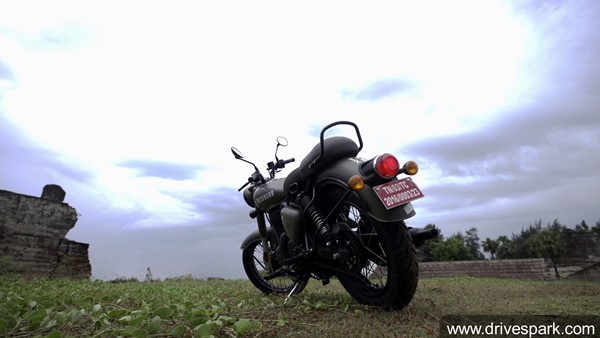 బైకులకు సైడ్ స్టాండ్ ఎడమవైపు మాత్రమే ఎందుకుంటుంది.. తెలుసా..!!