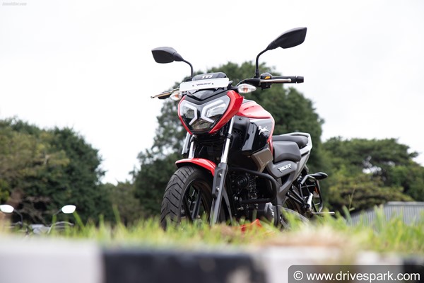 TVS Raider 125 వర్సెస్ Bajaj Pulsar NS 125 : కంపారిజన్