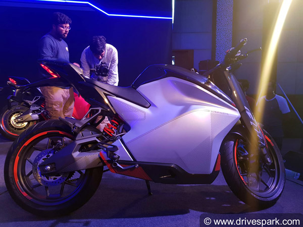 రయ్‌ని దూసుకుంటూ వస్తున్న Ultraviolette F77.. ఇండియా లాంచ్ ఎప్పుండంటే..