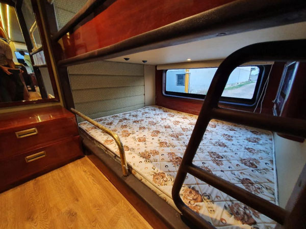 కేరళలో ఇప్పుడు కొత్త రకం టూరిజం.. బోట్ హౌస్‌ల మాదిరిగా బస్సు హౌస్‌లు..