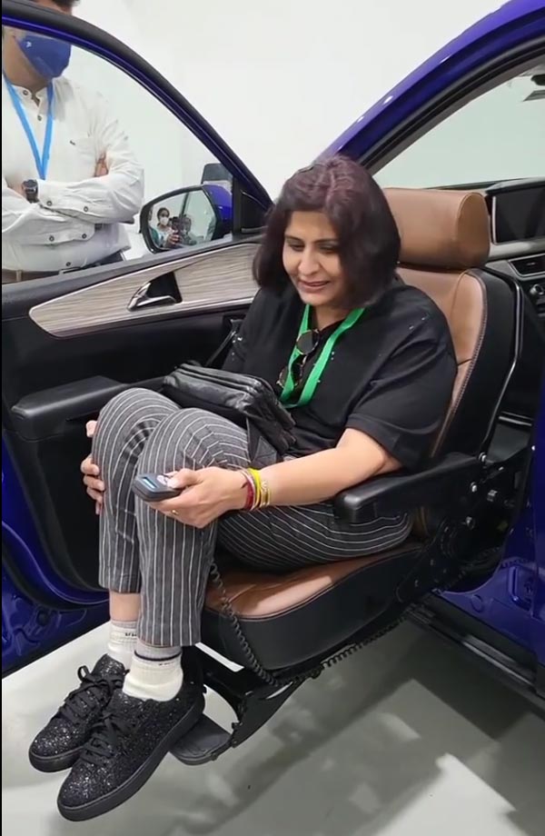 Mahindra XUV700 ఇప్పుడు స్పెషల్ సీటుతో.. ఇది వారికి మాత్రమే