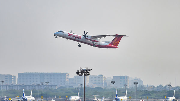భారతదేశంలో 100 కోట్ల కోవిడ్-19 టీకా సెలబ్రేషన్స్.. కొత్తగా జరుపుకున్న Spicejet