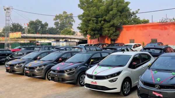 ఒకే రోజు 106 కార్లను డెలివరీ చేసిన Tata డీలర్: ఎక్కడో తెలుసా?