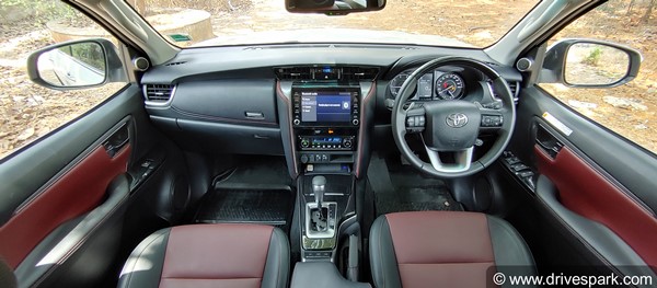 Toyota Fortuner Legender 4x4 విడుదల: ధర, ఫీచర్లు, వివరాలు