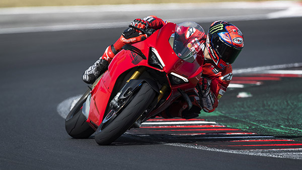 సరికొత్త అప్‌డేట్స్‌తో వచ్చిన కొత్త 2022 Ducati Panigale V4 సూపర్‌బైక్