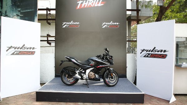 Pulsar 250 డెలివరీలు స్టార్ట్ చేసిన Bajaj.. ఫస్ట్ బైక్ డెలివరీ ఎక్కడంటే?