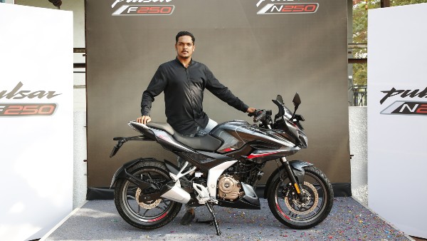 Pulsar 250 డెలివరీలు స్టార్ట్ చేసిన Bajaj.. ఫస్ట్ బైక్ డెలివరీ ఎక్కడంటే?