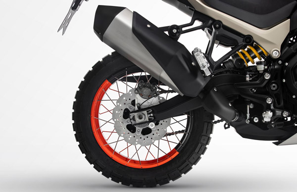 సరికొత్త Benelli TRK 800 అడ్వెంచర్ బైక్ ఆవిష్కరణ; త్వరలోనే విడుదల