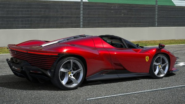 Ferrari Daytona SP3 లిమిటెడ్ ఎడిషన్ సూపర్‌కార్ ఆవిష్కరణ; కేవలం 599 యూనిట్లు మాత్రమే లభ్యం!