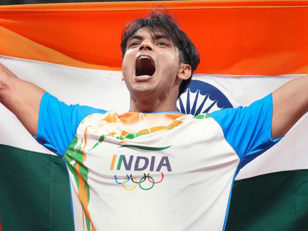 ఫోర్డ్ ముస్టాంగ్‌ డ్రైవ్ చేస్తూ కనిపించిన నీరజ్ చోప్రా.. మీరు చూసారా..!!