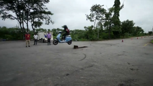 దుమ్మురేపుతున్న Ola Electric Scooter వీడియో.. డోంట్ మిస్