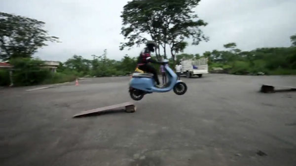 దుమ్మురేపుతున్న Ola Electric Scooter వీడియో.. డోంట్ మిస్