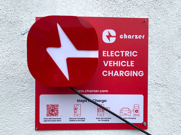 రెండేళ్లలో 20,000 చార్జింగ్ స్టేషన్లను ఏర్పాటు చేయనున్న Charzer మరియు Omega Seiki 