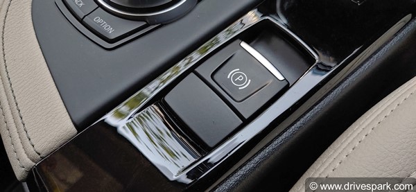 ఆధునిక కార్లలో అవసరంలేని టాప్ 10 ఫీచర్స్, ఇవే.. మీకు తెలుసా?