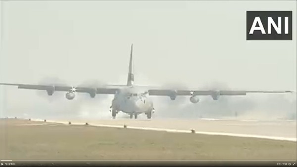 పూర్వాంచల్ ఎక్స్‌ప్రెస్ వే: విమానాలు సైతం ల్యాండ్ అవ్వొచ్చు.. గ్రేట్ కదా..!!