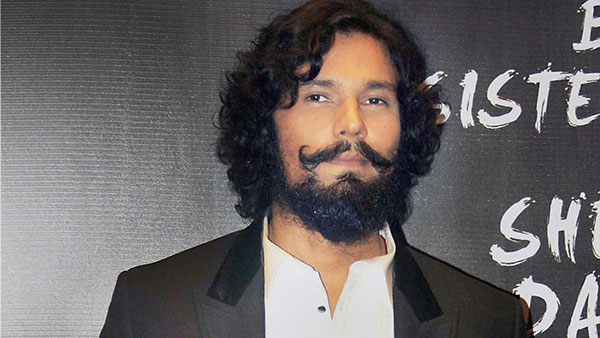 అరుదైన Willys Jeep కొనుగోలు చేసిన రణదీప్ హూడా: ఇది నిజంగానే అరుదైన కారు.. మీరు చూసారా..!!