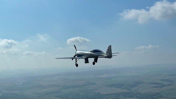 ప్రపంచంలోనే అత్యంత వేగవంతమైన ఎలక్ట్రిక్ వాహనం.. మూడు ప్రపంచ స్పీడ్ రికార్డ్స్..