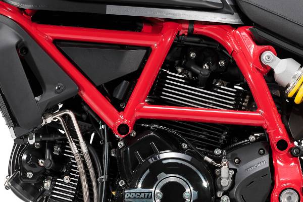 భారత్‍లో విడుదలైన 'Ducati Scrambler Desert Sled Fasthouse' బైక్: ధర రూ. 10.99 లక్షలు