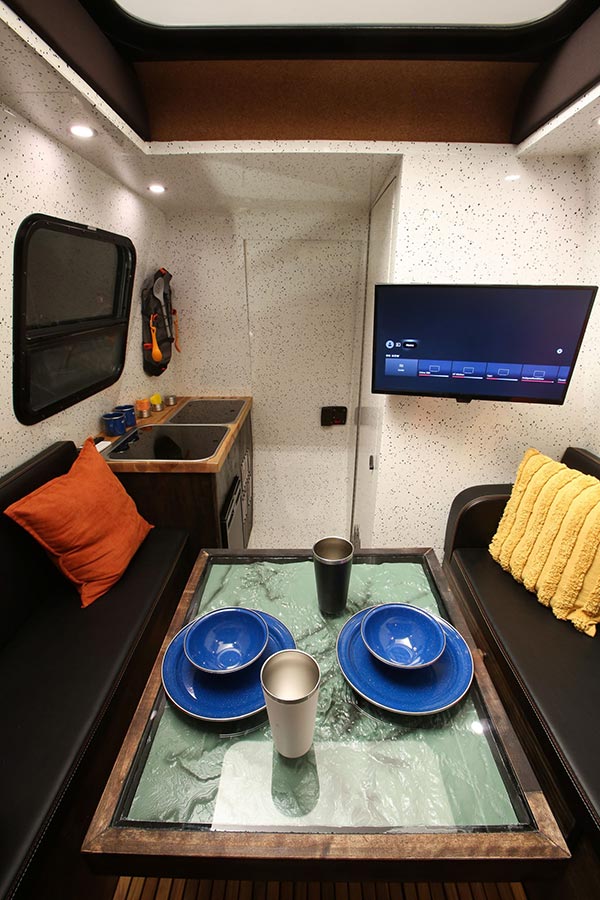 ఇదొక కదిలే ఇల్లు... 'Toyota Tacozilla' క్యాంపర్ మోటార్ హోమ్ ఆవిష్కరణ