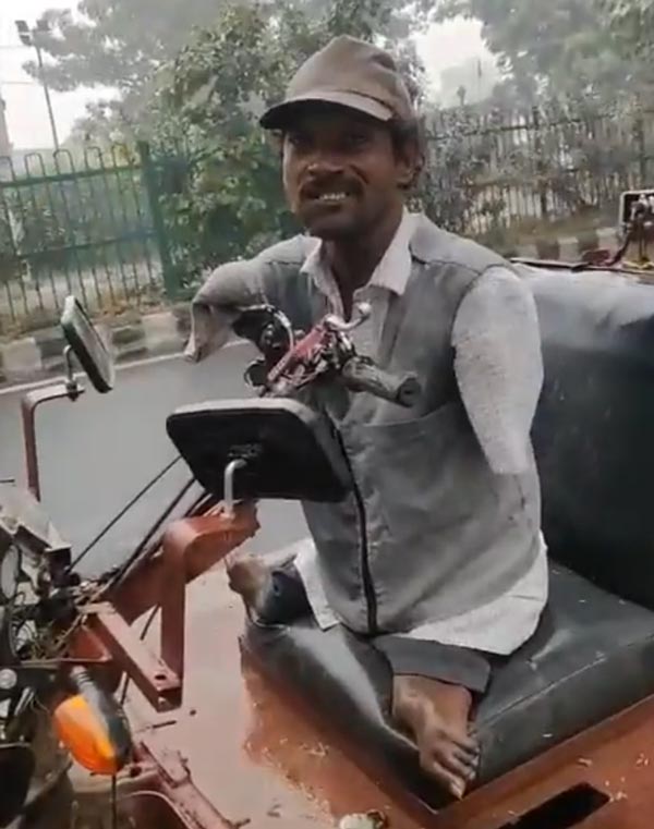 దివ్యాంగుడి సాహసానికి ఆనంద్ మహీంద్రా ఫిదా.. కంపెనీలో జాబ్ ఆఫర్ దివ్యాంగుడి సాహసానికి ఆనంద్ మహీంద్రా ఫిదా.. కంపెనీలో జాబ్ ఆఫర్