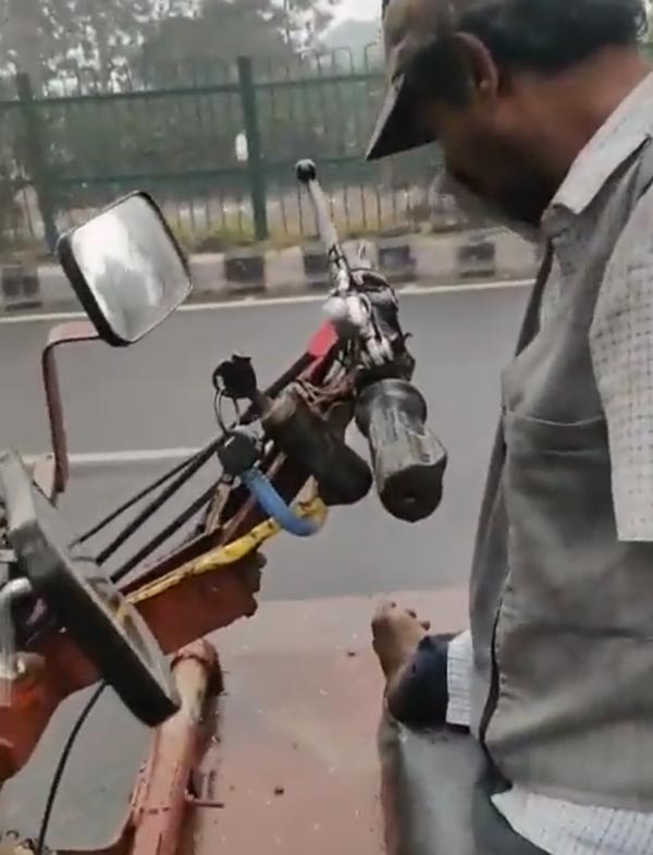 దివ్యాంగుడి సాహసానికి ఆనంద్ మహీంద్రా ఫిదా.. కంపెనీలో జాబ్ ఆఫర్ దివ్యాంగుడి సాహసానికి ఆనంద్ మహీంద్రా ఫిదా.. కంపెనీలో జాబ్ ఆఫర్