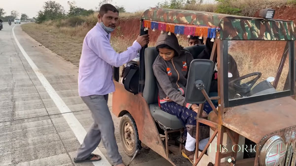 అదొక కారు.. కానీ కిక్కర్ కొడితే స్టార్ట్ అవుతుంది.. వీడియో చూడండి అదొక కారు.. కానీ కిక్కర్ కొడితే స్టార్ట్ అవుతుంది.. వీడియో చూడండి