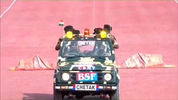 వాహ్.. గ్రేట్: 2 నిముషాల్లో కారుని విడగొట్టి మళ్ళీ యధావిధిగా చేసారు [వీడియో] 