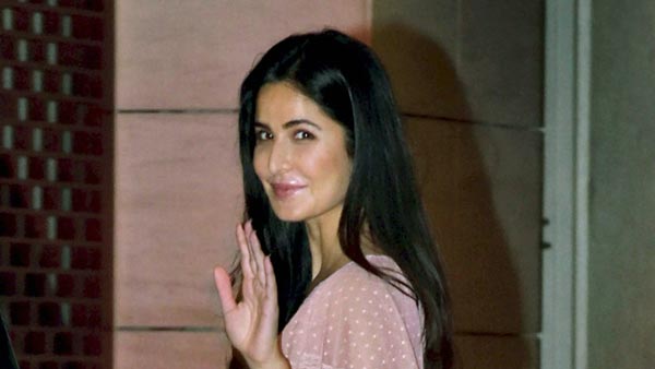 బాలీవుడ్ స్టార్ కపుల్స్ 'విక్కీ-కత్రినా' లగ్జరీ కార్స్.. చూసారా..!!