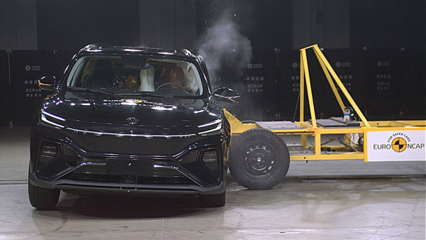 ఇండియాకి రానున్న ఈ MG ఎలక్ట్రిక్ కారు ఎంత సురక్షితమో తెలుసా? వీడియోలో చూడండి!