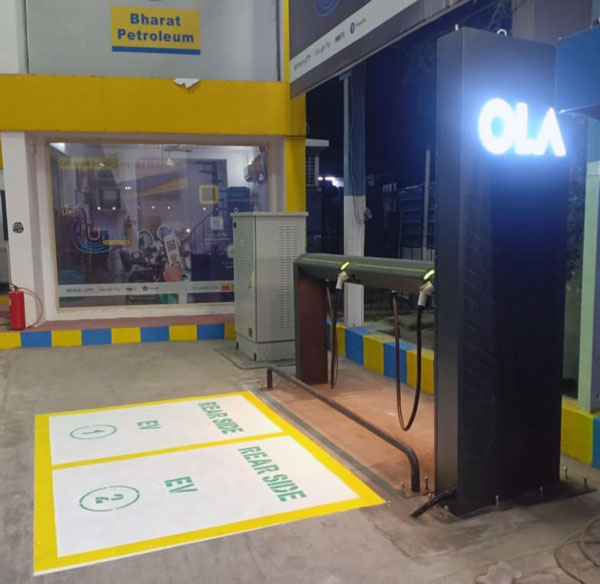 పెట్రోల్ బంకులోనే Ola స్కూటర్ల చార్జింగ్.. BPCL పెట్రోల్ బంకుల వద్ద ఓలా హైపర్ చార్జర్లు..!